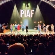 Edith Piaf musiikkinäytelmän näyttelijöiden loppukiitokset yleisölle
