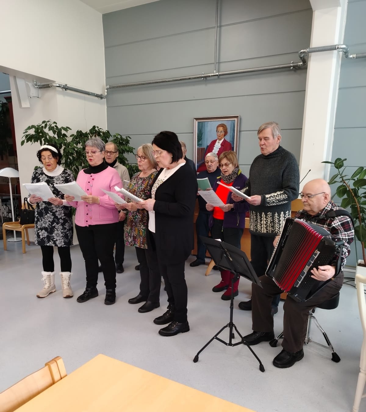 Yhdistyksen lauluryhmän vierailu palvelukodissa